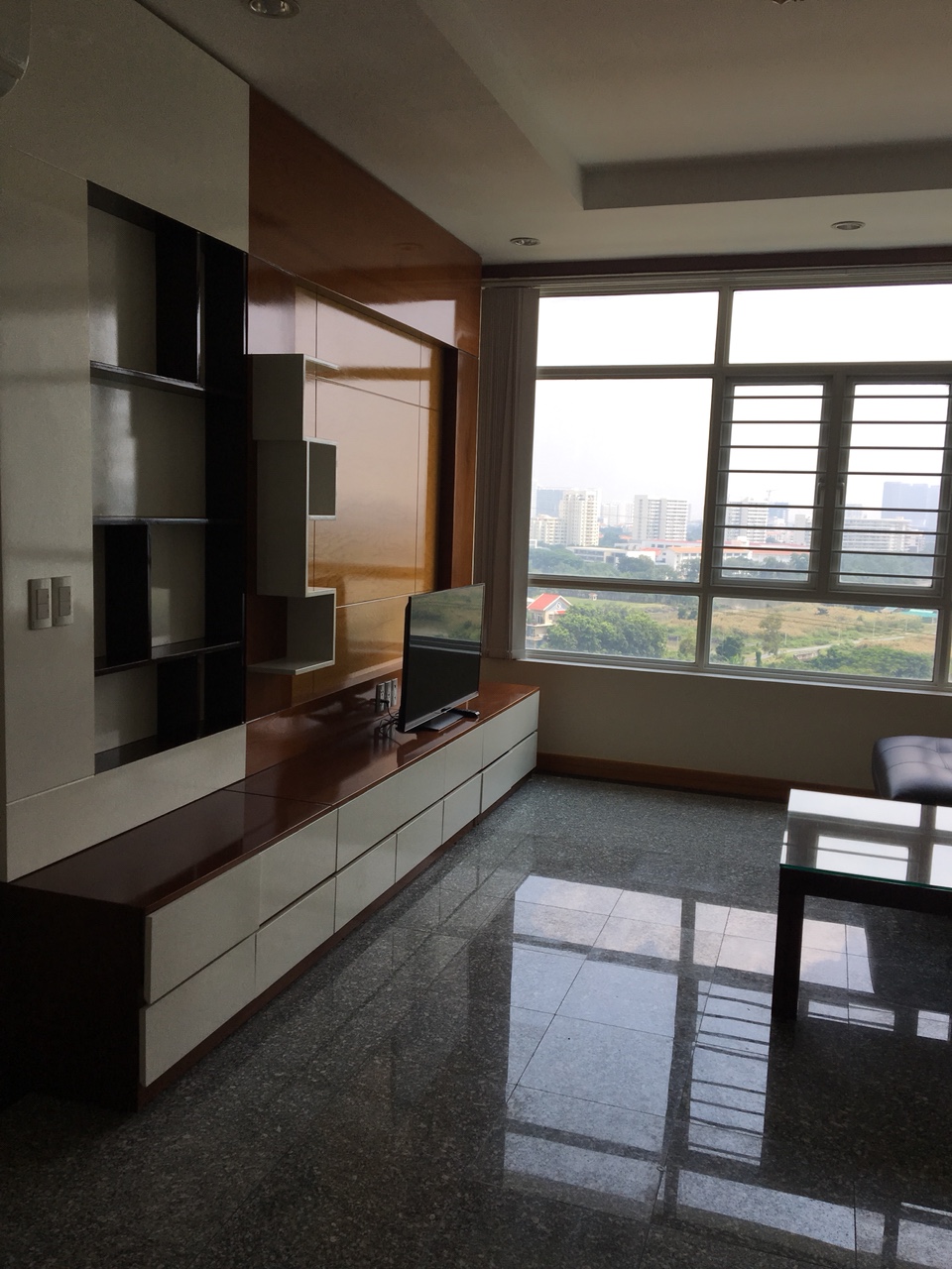 Cho thuê căn hộ chung cư Phú Hoàng Anh,3 phòng, diện tích 129m2. Giá 13tr/th. 0938011 552