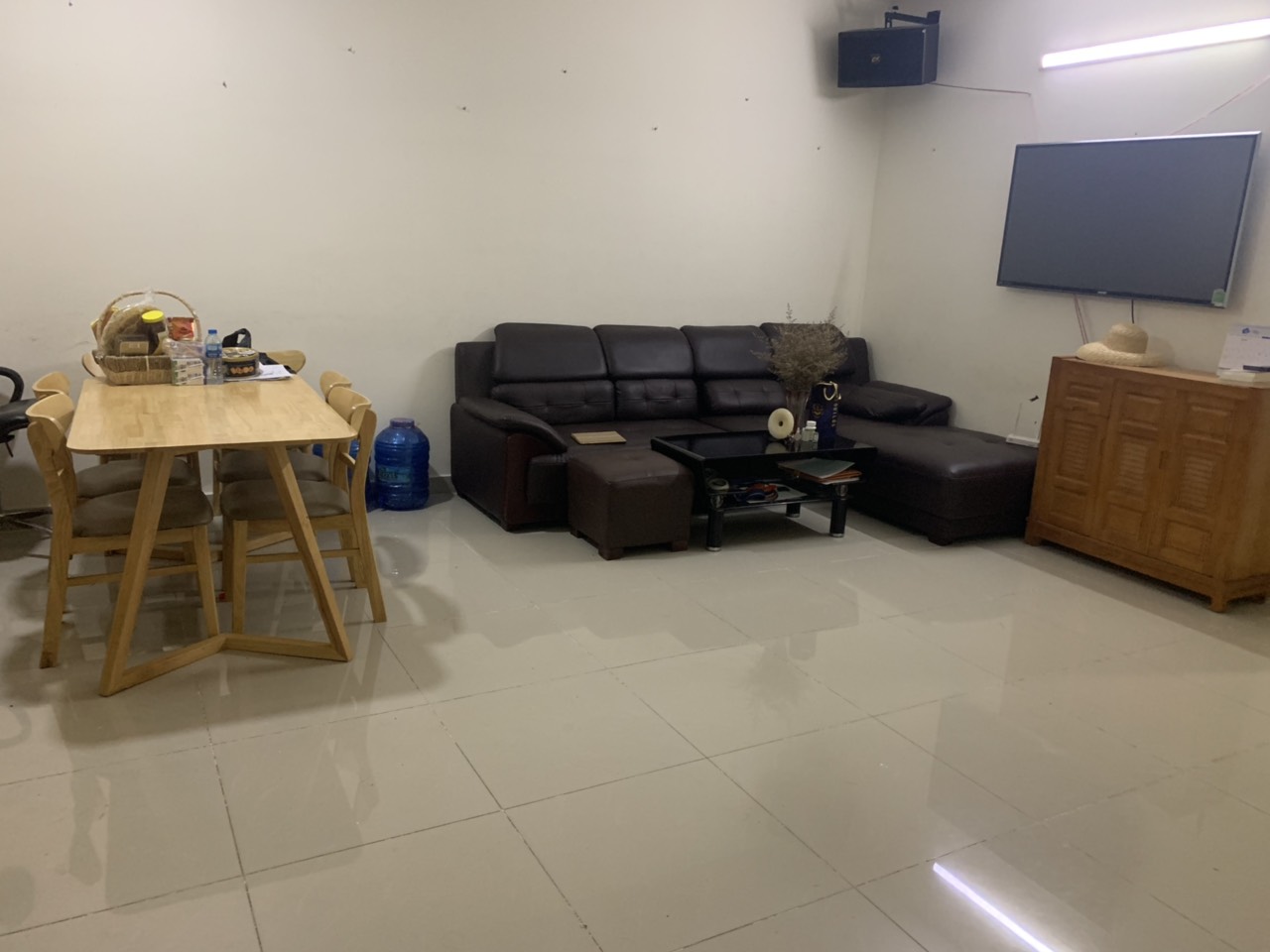 Cho thuê căn hộ Sài Gòn Town, DT 65m2, 2PN, giá 8tr/tháng, LH 0906881763