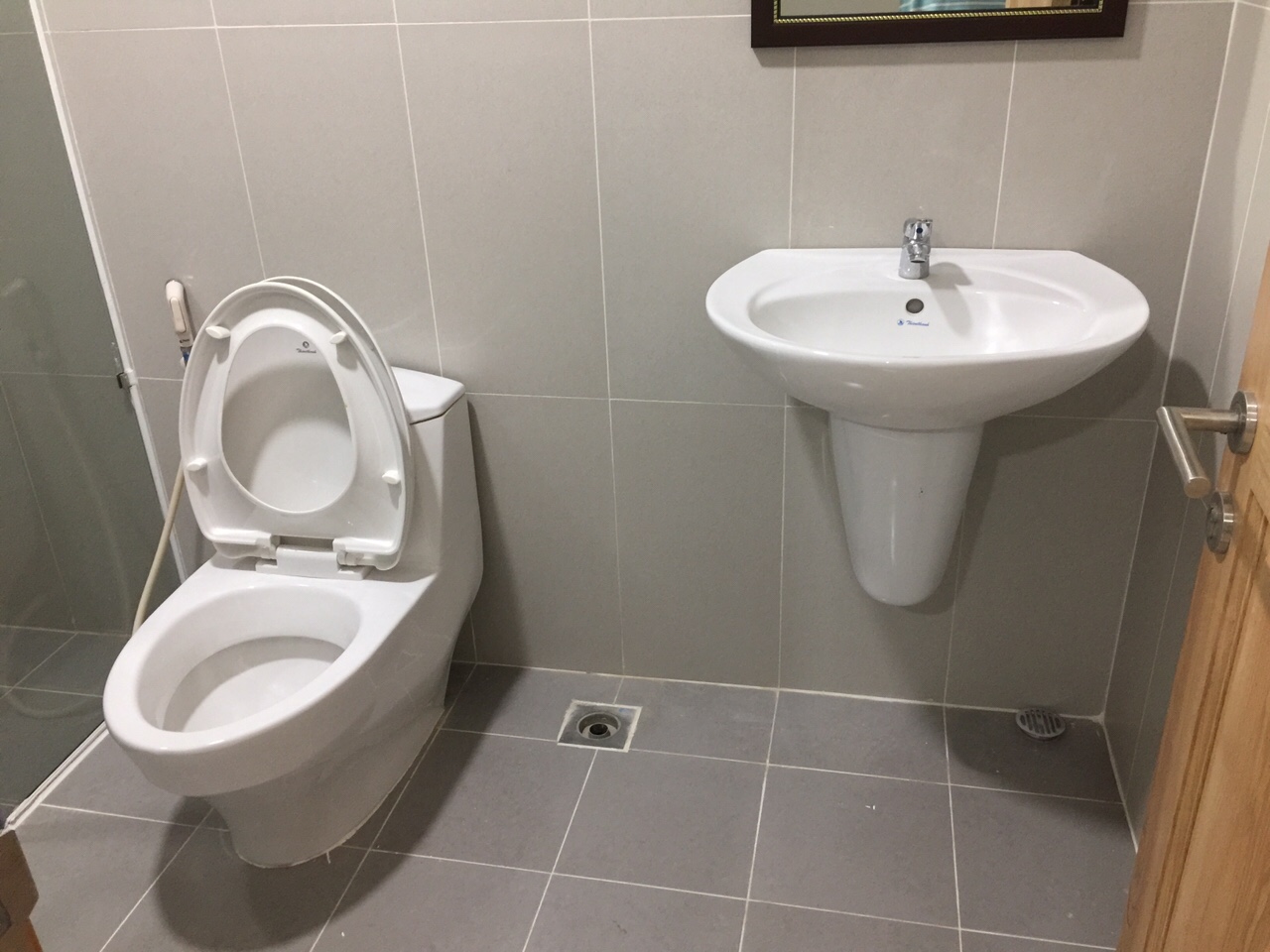 Cho thuê căn hộ 8x Plus, 6m52, 2PN, 2WC, Full NT, giá: 8.5tr/tháng. Liên hệ Anh Nam