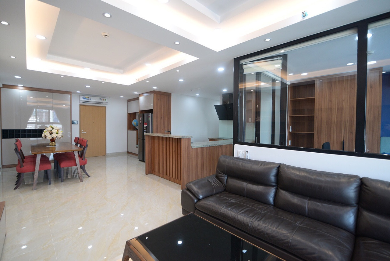 Cần cho thuê gấp căn hộ giá rẻ Park View, Phú Mỹ Hưng, có 3 PN, giá 16 tr/th. Liên hệ: 0906 385 299 (em Hà ) 