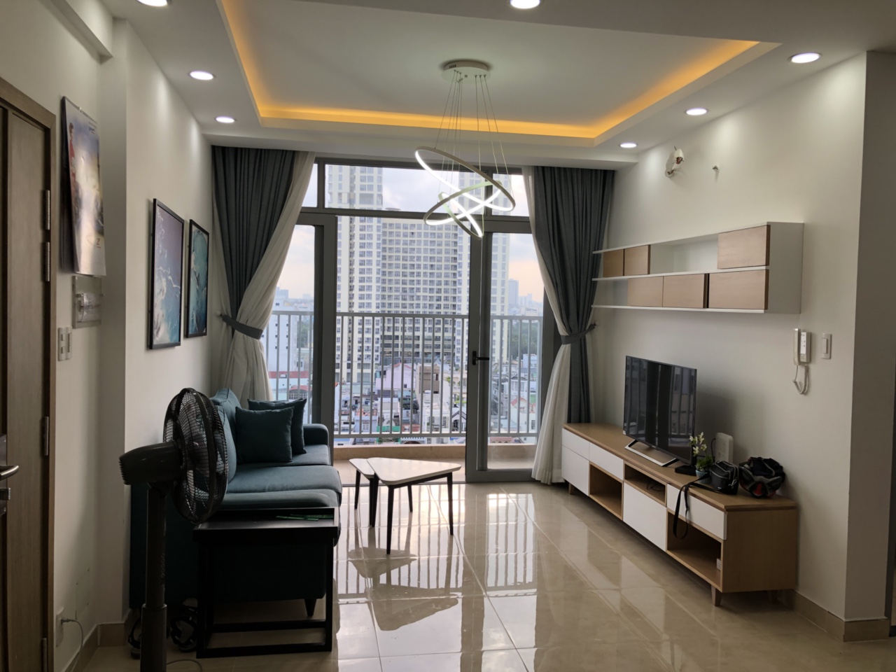 Giá rẻ cho thuê căn hộ 2 phòng cc Luxcity Quận 7 nhà trống