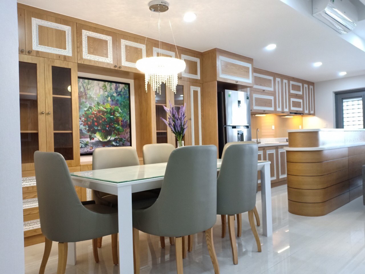 Cho thuê căn hộ Garden Court, 143m2, 3PN, 2WC, lầu cao, đầy đủ nội thất, nhà đẹp. Giá chỉ 25 tr/th LH  0906 385 299  (em Hà )