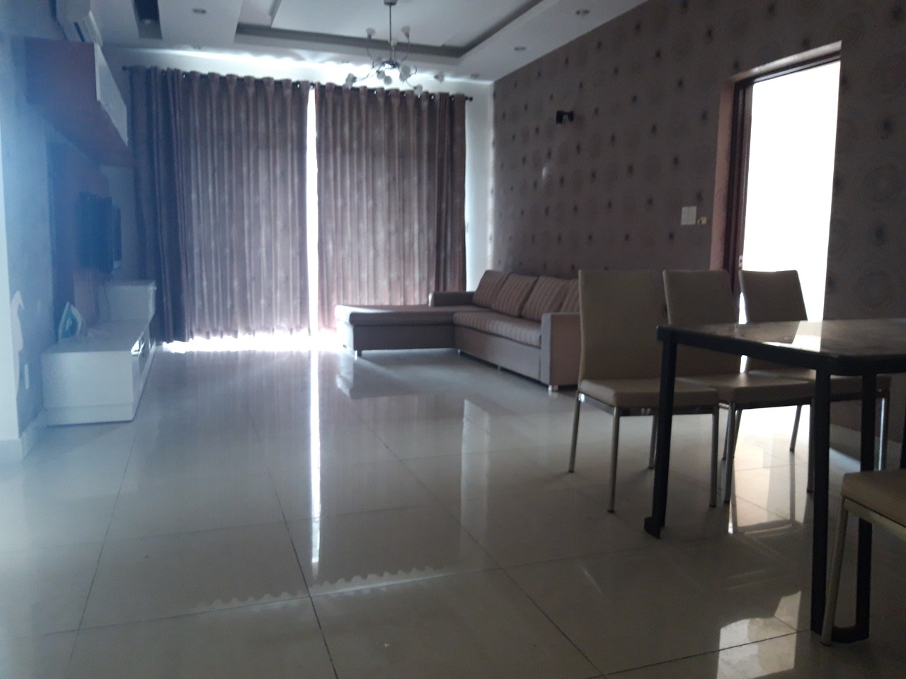 Cho thuê gấp căn hộ Garden Court 2, Phú Mỹ Hưng, q7 DT 130 m2, giá 24 triệu/tháng. LH: 0906 385 299 (em Hà )