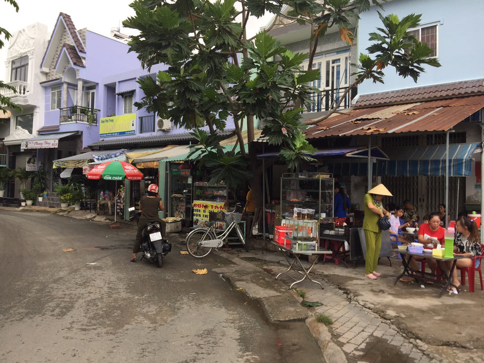 Cho thuê nhà nguyên căn, full nội thất, mặt tiền đối diện chợ Phú Thuận, Quận 7 