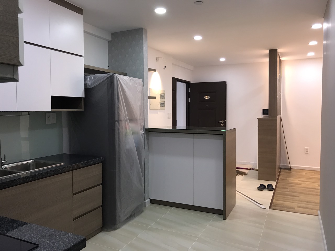 Cho thuê CHCC Green Valley, PMH,Q7, giá tốt 950$/tháng có 2PN, 2WC DT: 93m2 full NT, lầu cao. LH: 0915 21 3434 PHONG.