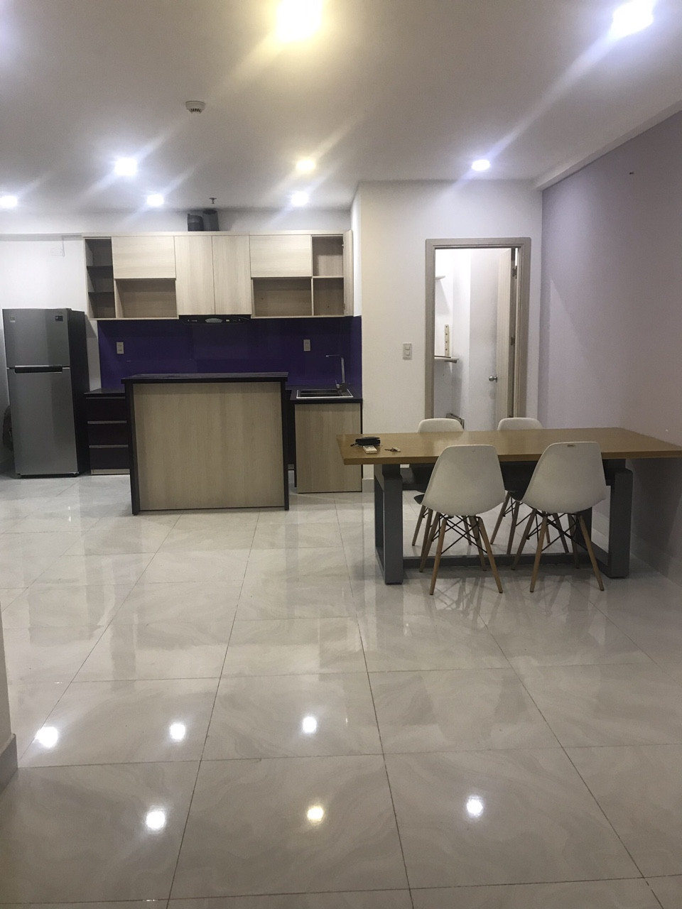 Cho thuê chcc Midtown, phú mỹ Hưng, quận 7, hcm. Dt: 89m, 2 pn, 2 wc. Có ô đậu xe hơi . Giá 1000$ LH: 0915 21 3434 PHONG.