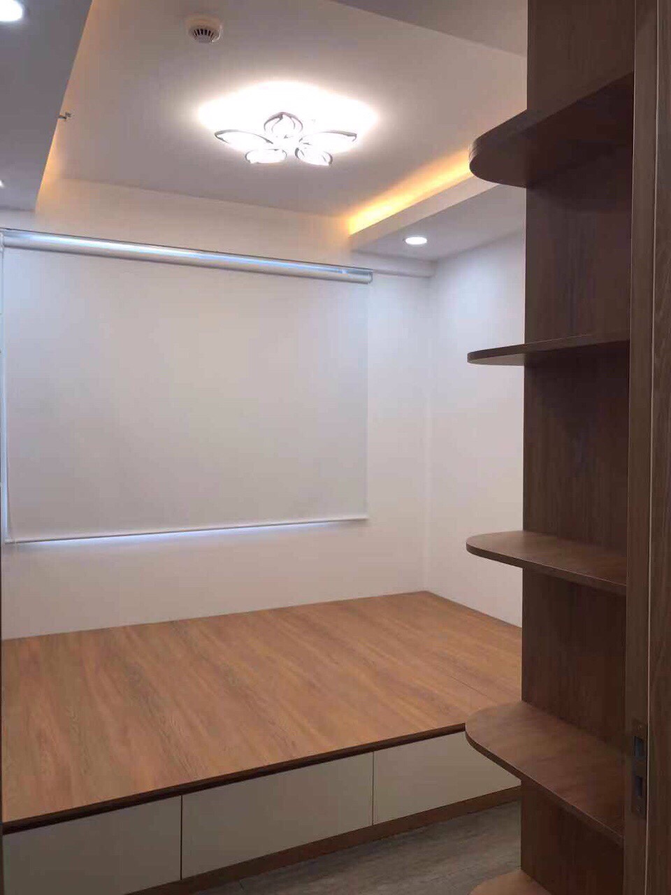 Cần cho thuê căn hộ Midtown M5, DT 89m2, 2PN, 2WC view đẹp xinh, hình thật. LH 0915 21 3434 PHONG.