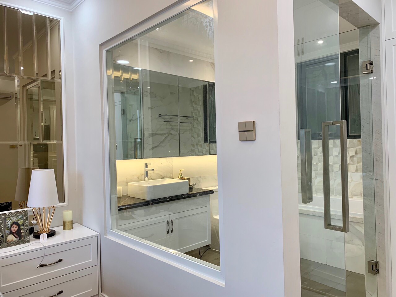 Cho thuê CHCC Midtown Phú Mỹ Hưng, quận 7, HCM. DT: 89m2, 2 PN, 2 WC có ô đậu xe hơi giá 23,25tr/tháng LH: 0915 21 3434 PHONG.