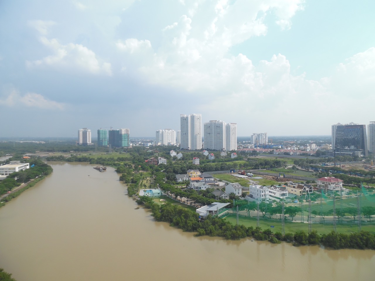 Cho thuê căn hộ cao cấp the Panorama Phú Mỹ Hưng, nhà có 3pn, view hồ bới , sông , giá tốt chỉ giá 25 tr/tháng LH 0906 385 299 (em Hà )