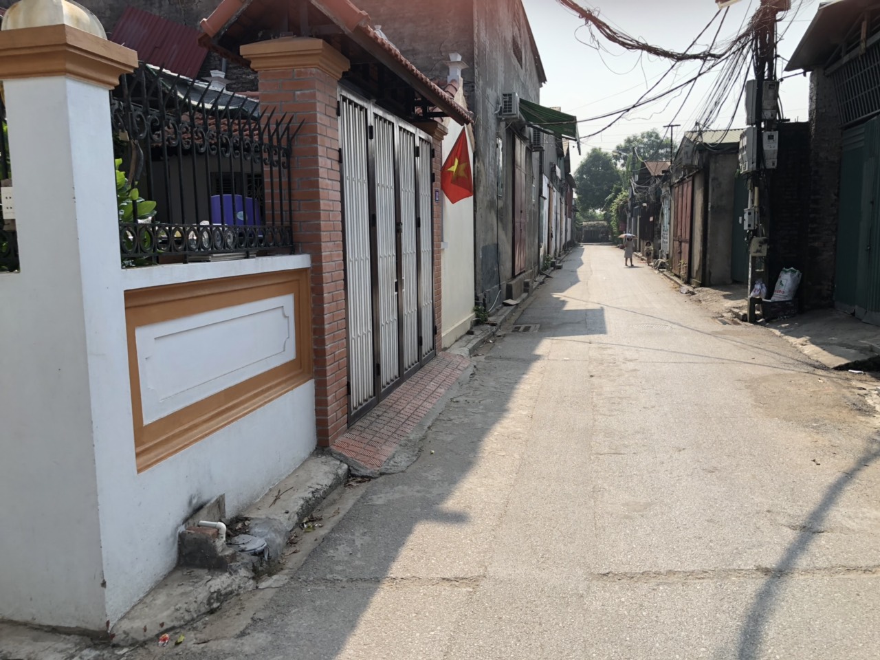 Bán đất Thạch Cầu, quận Long Biên dt 34m hướng Đông Nam ô tô vào cửa GIÁ RẺ