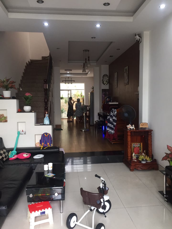 Cho thuê nguyên căn Q7 đường Nguyễn Thị Thập vào 50m. DT 4x15m, 2 lầu