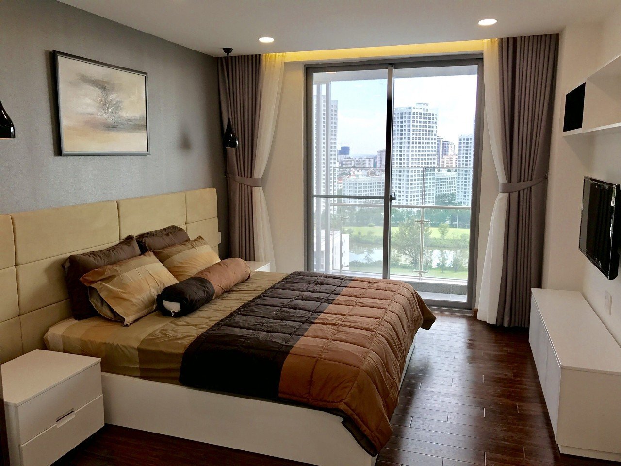 Cho thuê gấp CH Scenic Valley 2, DT 77m2 2PN 2WC nhà mới rất đẹp view hồ bơi LH: 0915213434 PHONG.