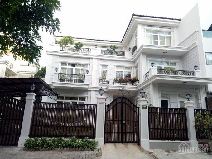 Biệt thự liền kề Hưng Thái Phú Mỹ Hưng nhà đẹp thiện chí bán giá 18 tỷ, DT 7x18m LH 0915 21 3434 PHONG.