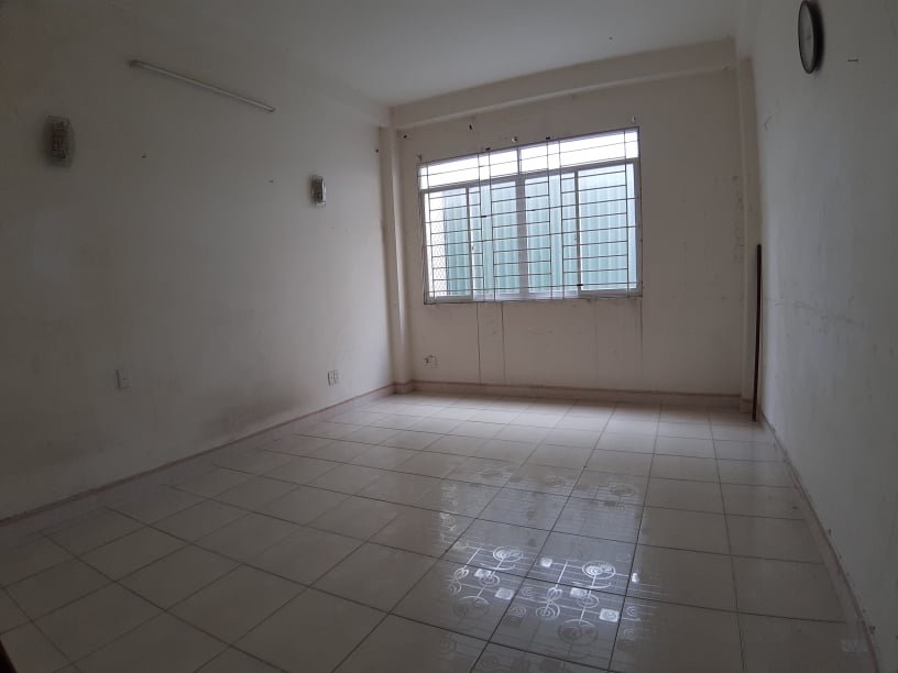 Cho thuê nhà Q7, 1 trệt, 3 lầu, 5 phòng có ban công mặt tiền đường nội bộ Huỳnh Tấn Phát.