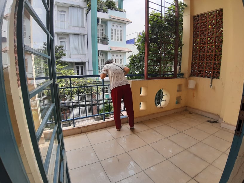 Cho thuê nhà Q7, 1 trệt, 3 lầu, 5 phòng có ban công mặt tiền đường nội bộ Huỳnh Tấn Phát.