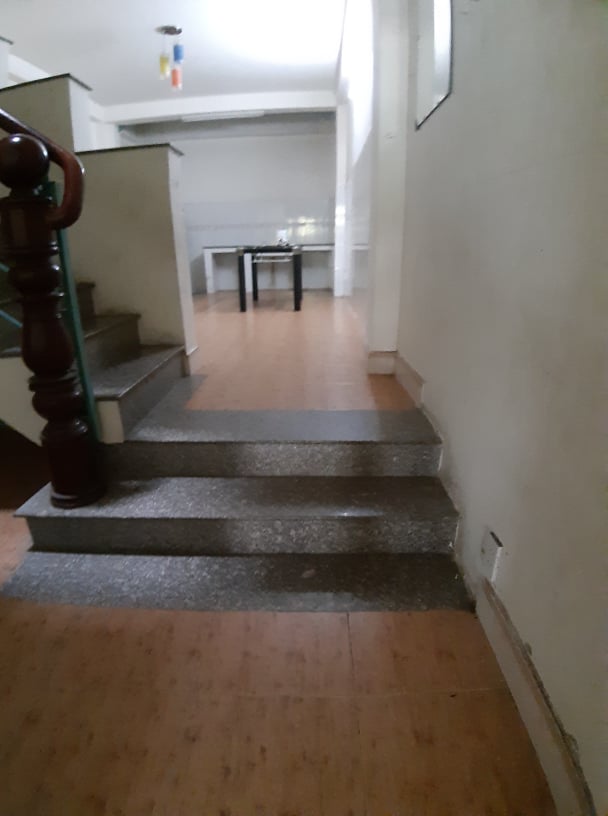 Cho thuê nhà Q7, 1 trệt, 3 lầu, 5 phòng có ban công mặt tiền đường nội bộ Huỳnh Tấn Phát.