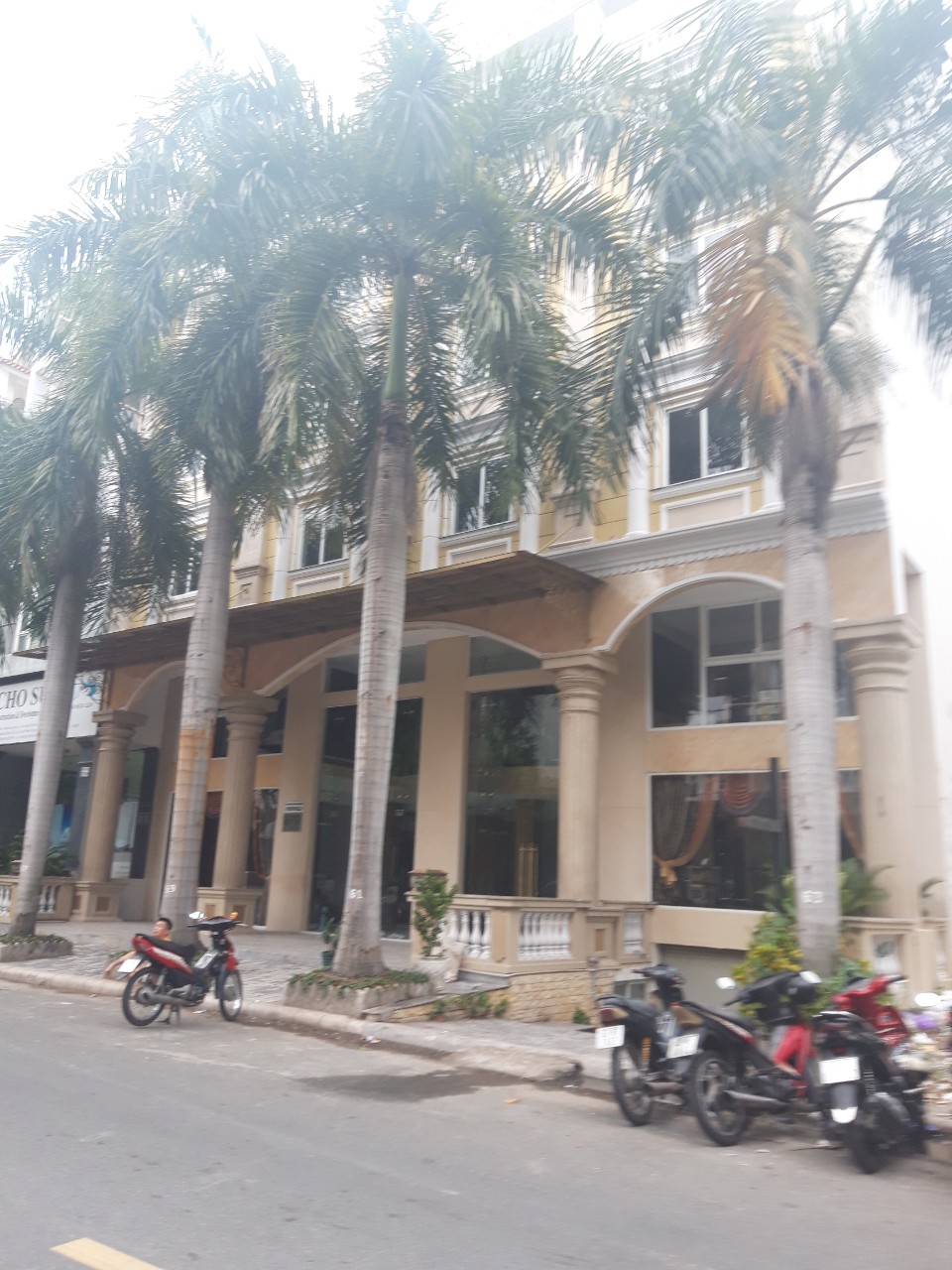 Cần cho thuê khách sạn khu Hưng Gia Hưng Phước, Phú Mỹ Hưng, Quận 7  đang kinh doanh tốt LH: 0915213434 PHONG.