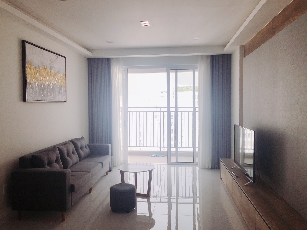 Không ở, cho thuê CH Sunrise City View, giá tốt, quận 7- 2PN2WC