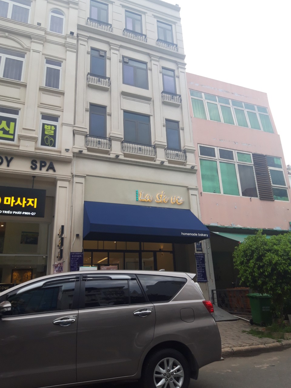 Cần cho thuê gấp nhà phố Hưng Gia, Phú Mỹ Hưng, Q7 nhà đẹp rộng rãi kinh doanh tốt Liên hệ 0915213434 PHONG.