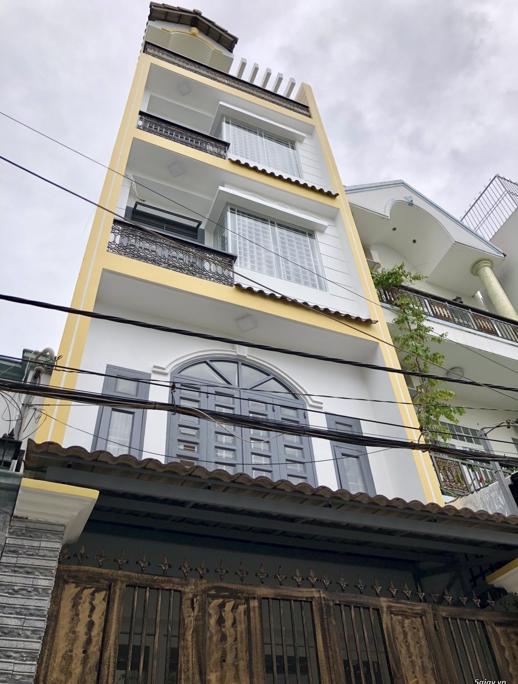Cho thuê nhà 3 lầu 8PN, đường Nguyễn Trãi, Q.1, giá 52 tr/thg