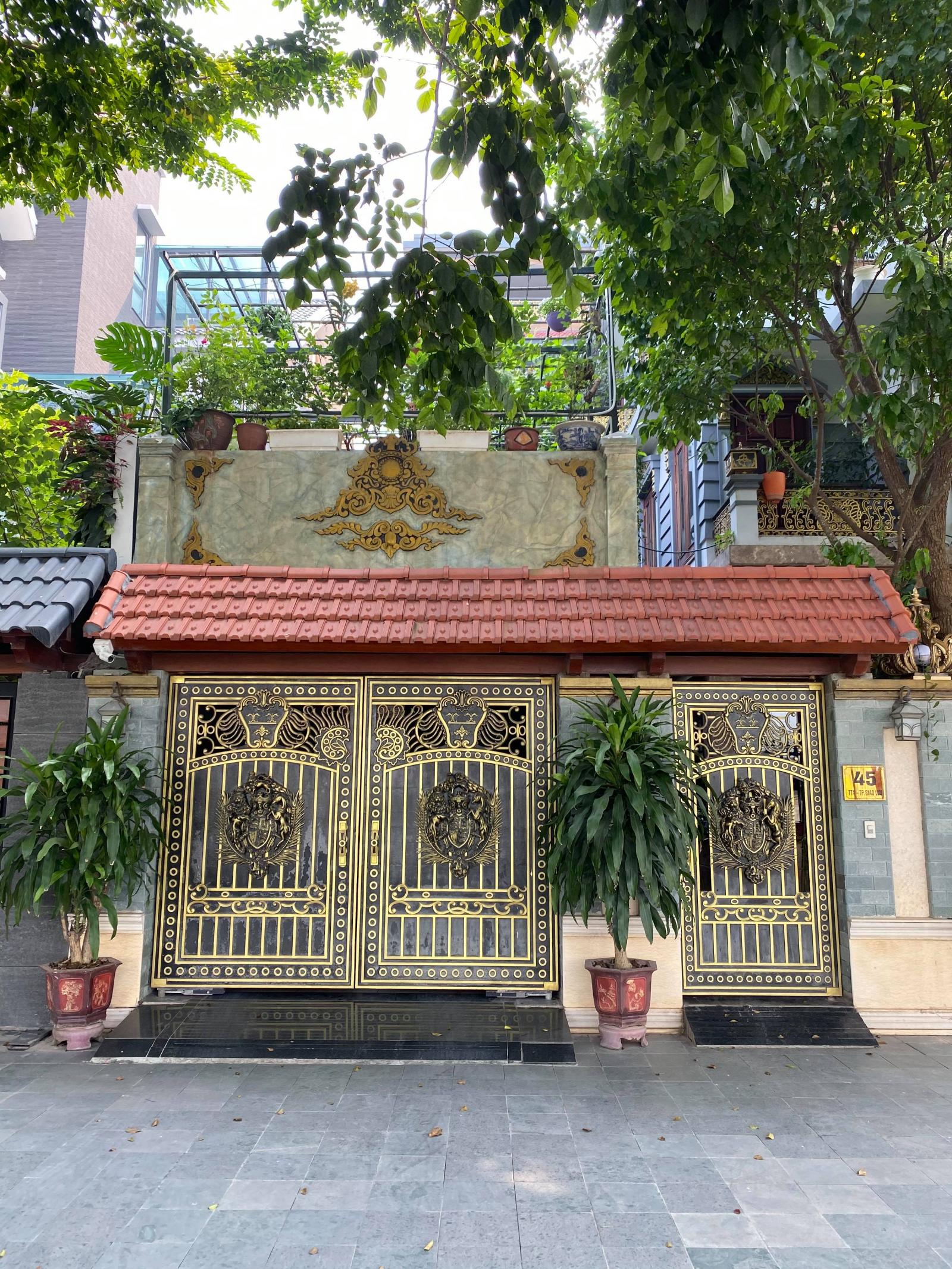 Bán nhà Trần Qúy Kiên, 6 tầng, mặt đường ô tô tránh.Lh 0988365959.