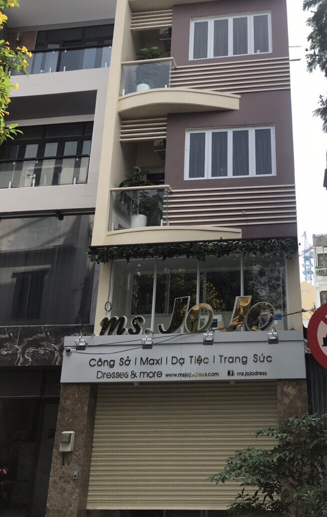 Cho thuê nhà NCMT Đồng Nai P15 Q10. Trệt lửng 3 lầu