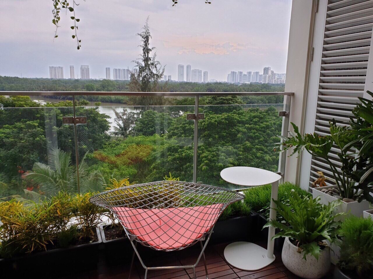 Cần tiền bán  lỗ để đi định cư nước ngoài  Penthouse Sky Garden 2 view đẹp nhất, 337m2, giá rẻ nhất 6.2 tỷ. LH 0906 385 299 (em Hà )