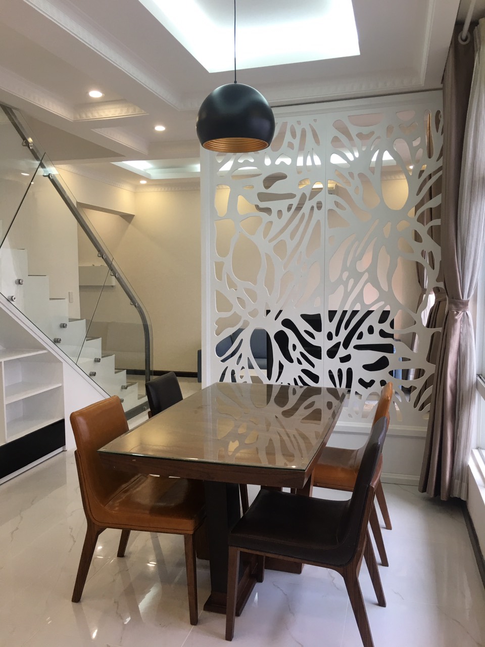 Cho thuê Penthouse Sky Garden 3, DT 295m2, nội thất cao cấp 3 phòng ngủ 3 toilet Lh: 0919024994 Thắng