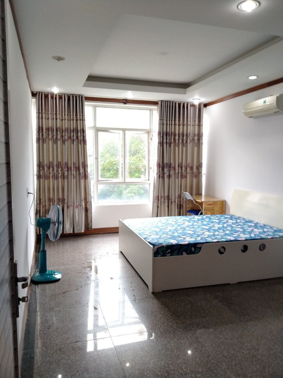 HOT!!! Phòng đẹp full nội thất - giá cực RẺ ở CC Giai Việt có hồ bơi.