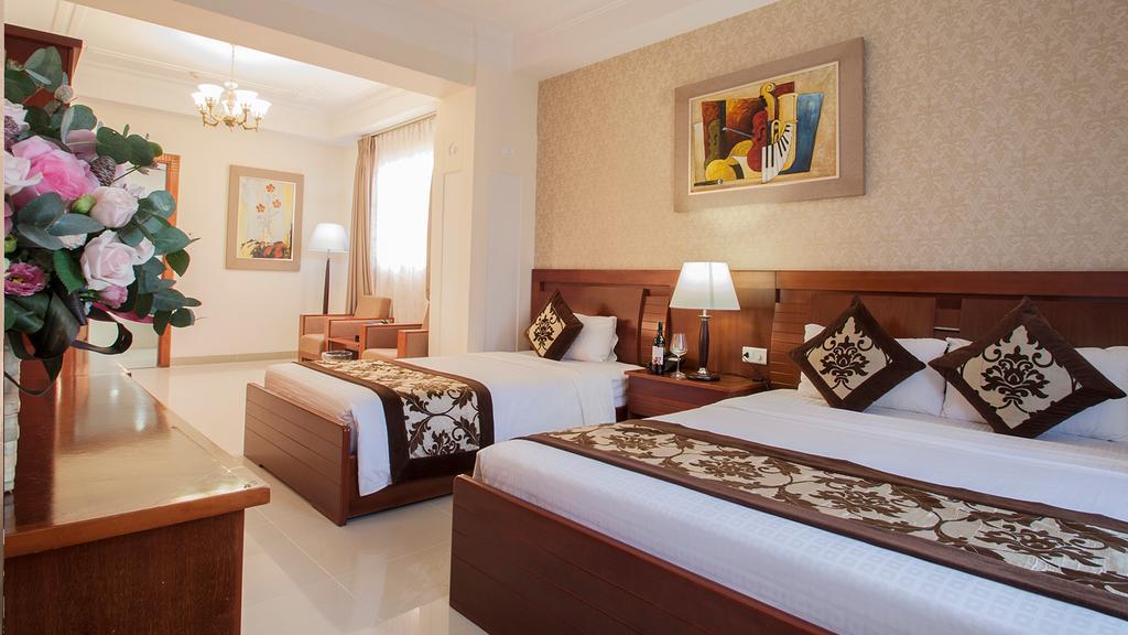 Cho thuê khách sạn 3sao 108 phòng MT Đường Nguyễn Thị Nghĩa, P.Bến Thành, Q.1.  DT: 8 x 25m