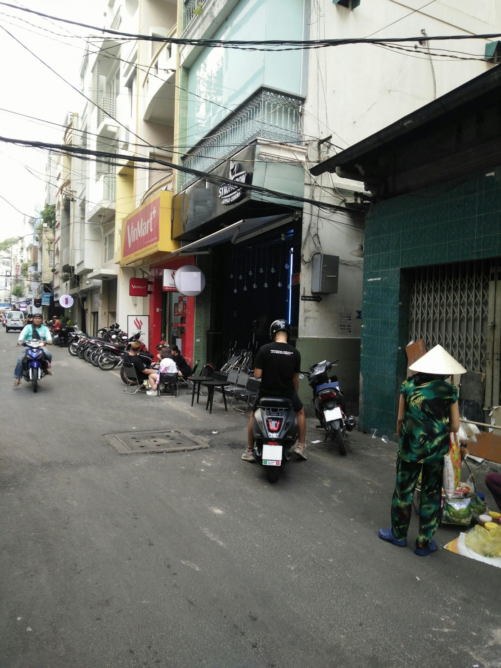 Cho thuê Nhà NC Đường Nguyễn Trãi, P.Bến Thành, Q.Phú Nhuận.  DT: 4 x 20m