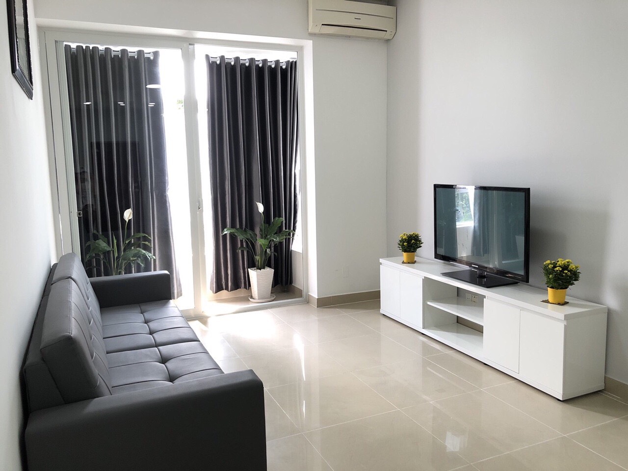Cho thuê căn hộ Sky Garden 3 Phú Mỹ Hưng Q 7 nhà đẹp 2PN giá chỉ 12tr/tháng. 0919024994.
