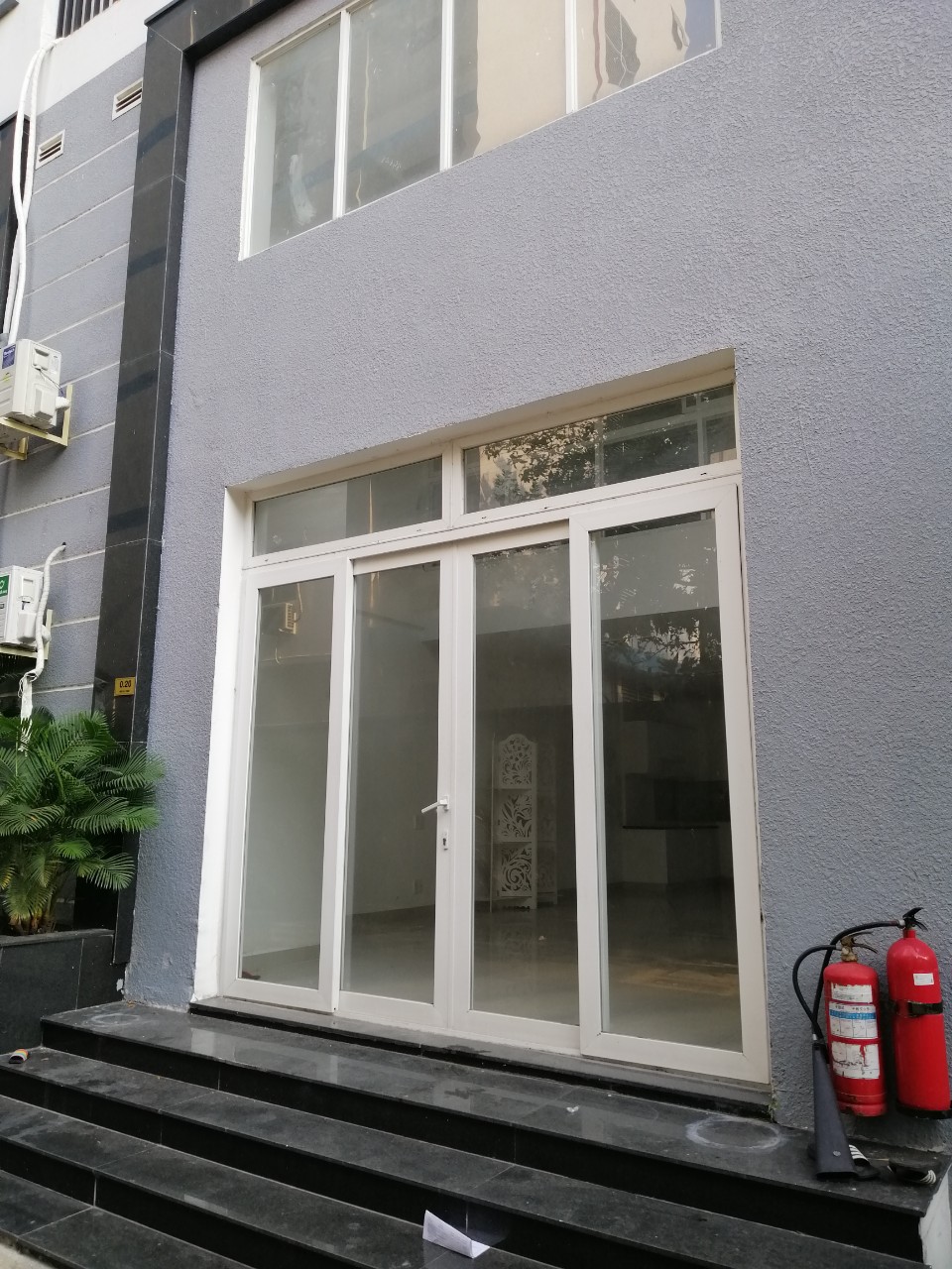 Cho thuê MB tầng trệt chung cư Sài Gòn Town, DT 350m2, giá 6$/m2. LH 0902541503