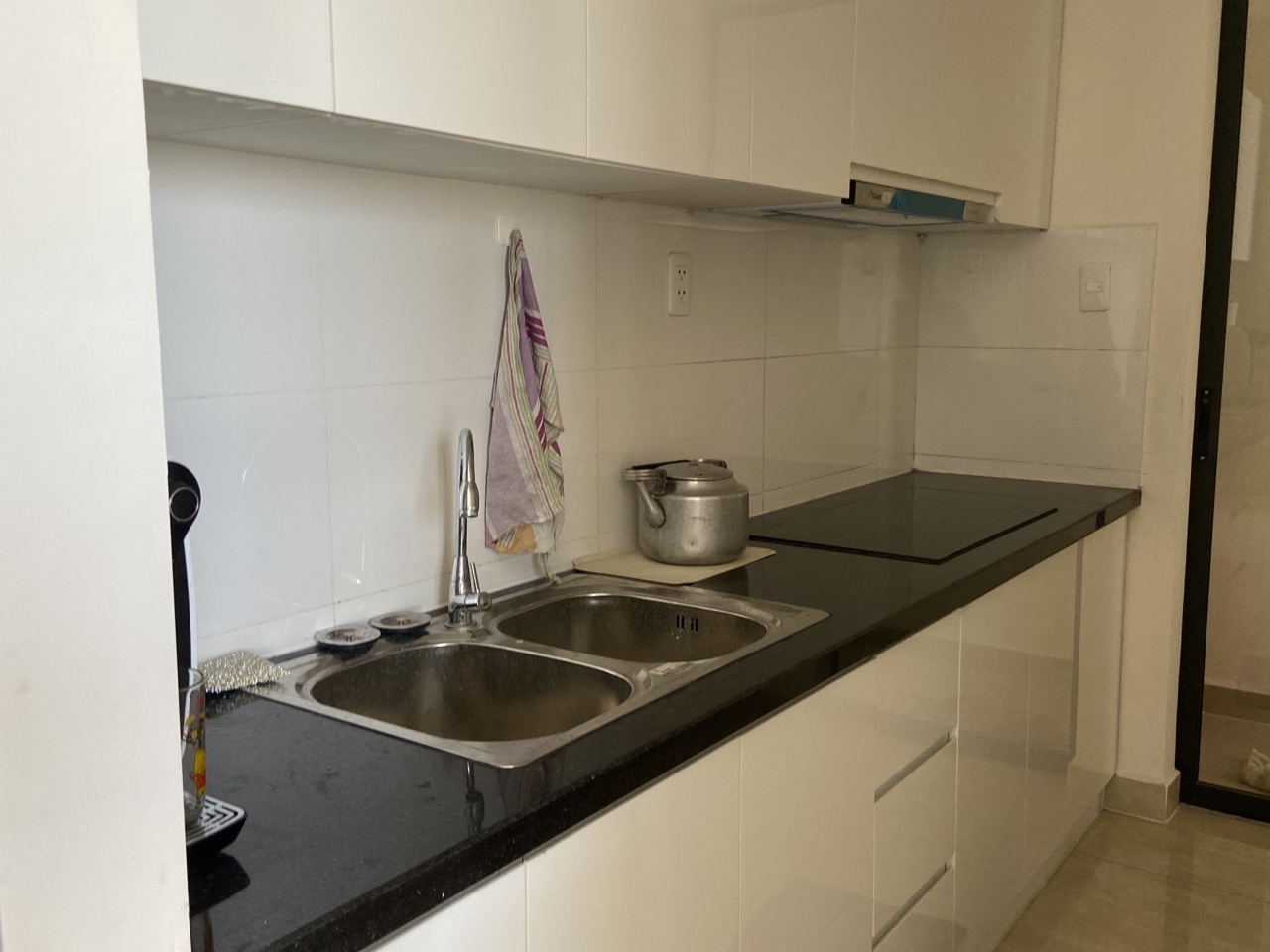 Cho thuê căn hộ ngay trung tâm Quận 2, đầy đủ nội thất 2pn, Giá 11.5 triệu/th. Lh 0918860304