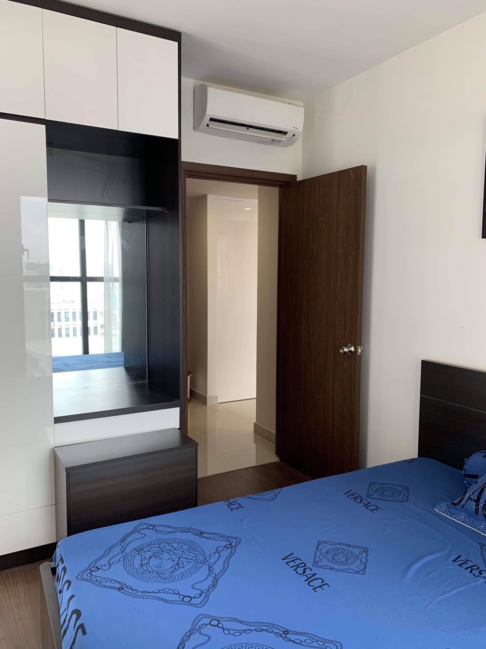 Cho thuê căn hộ Saigon Royal 2 phòng ngủ, giá 25 triệu/tháng, LH 0909037377 