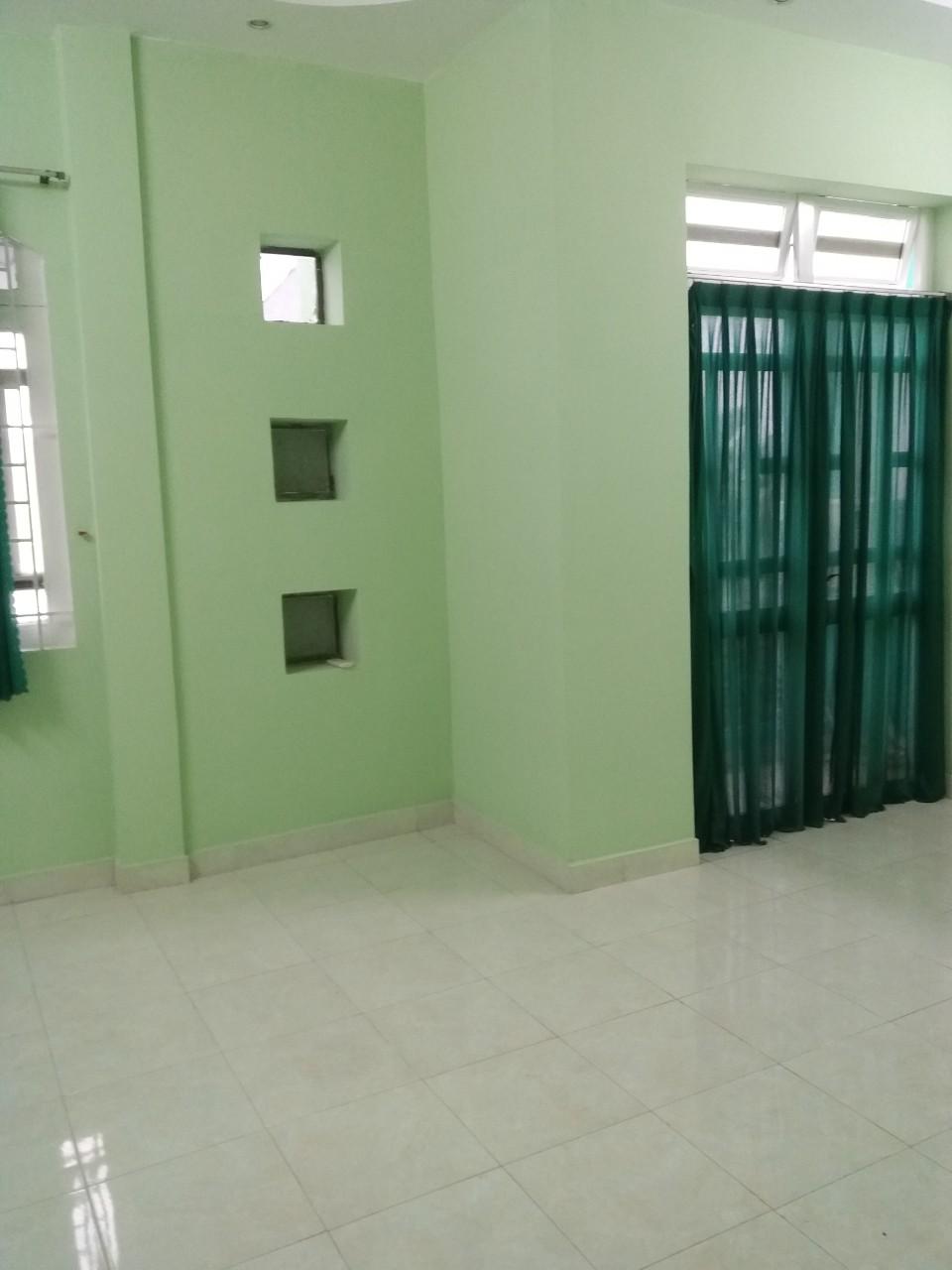 Cho thuê nhà 2 lầu 4 phòng 3 máy lạnh giá 9 triệu/tháng đầu hẻm 803 Huỳnh Tấn Phát, Quận 7