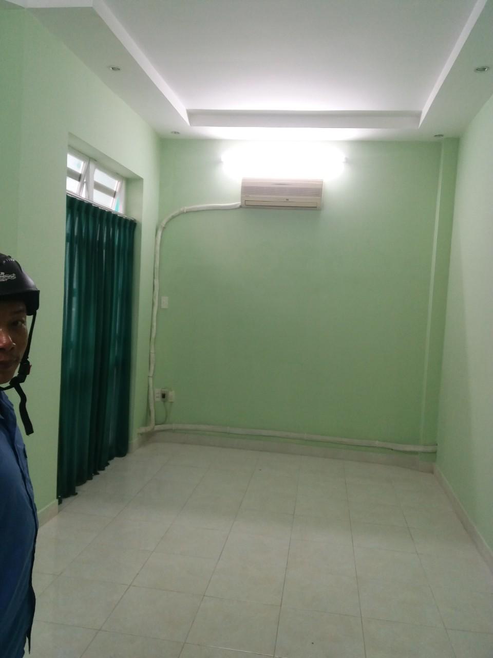 Cho thuê nhà 2 lầu 4 phòng 3 máy lạnh giá 9 triệu/tháng đầu hẻm 803 Huỳnh Tấn Phát, Quận 7