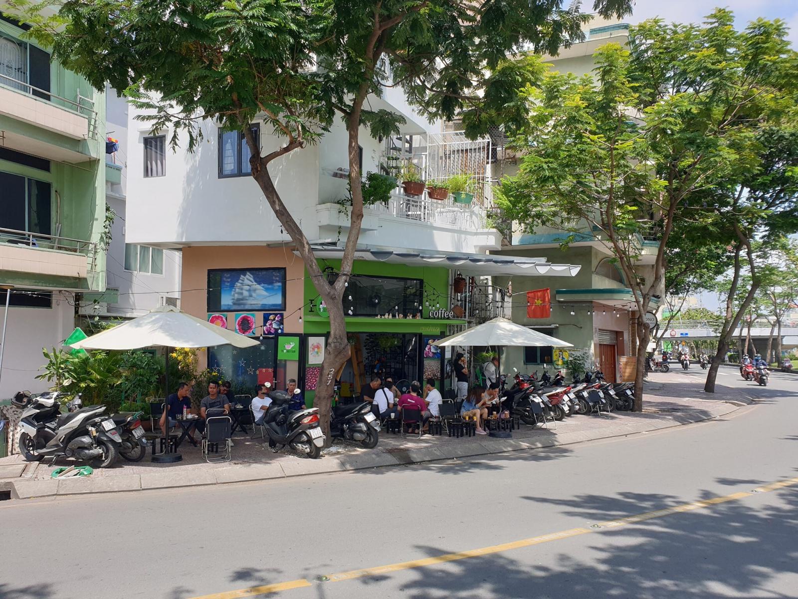 Sang nhượng quán cafe 3 mặt tiền Đường Hoàng Sa - P.Tân Định - Quận 1. 