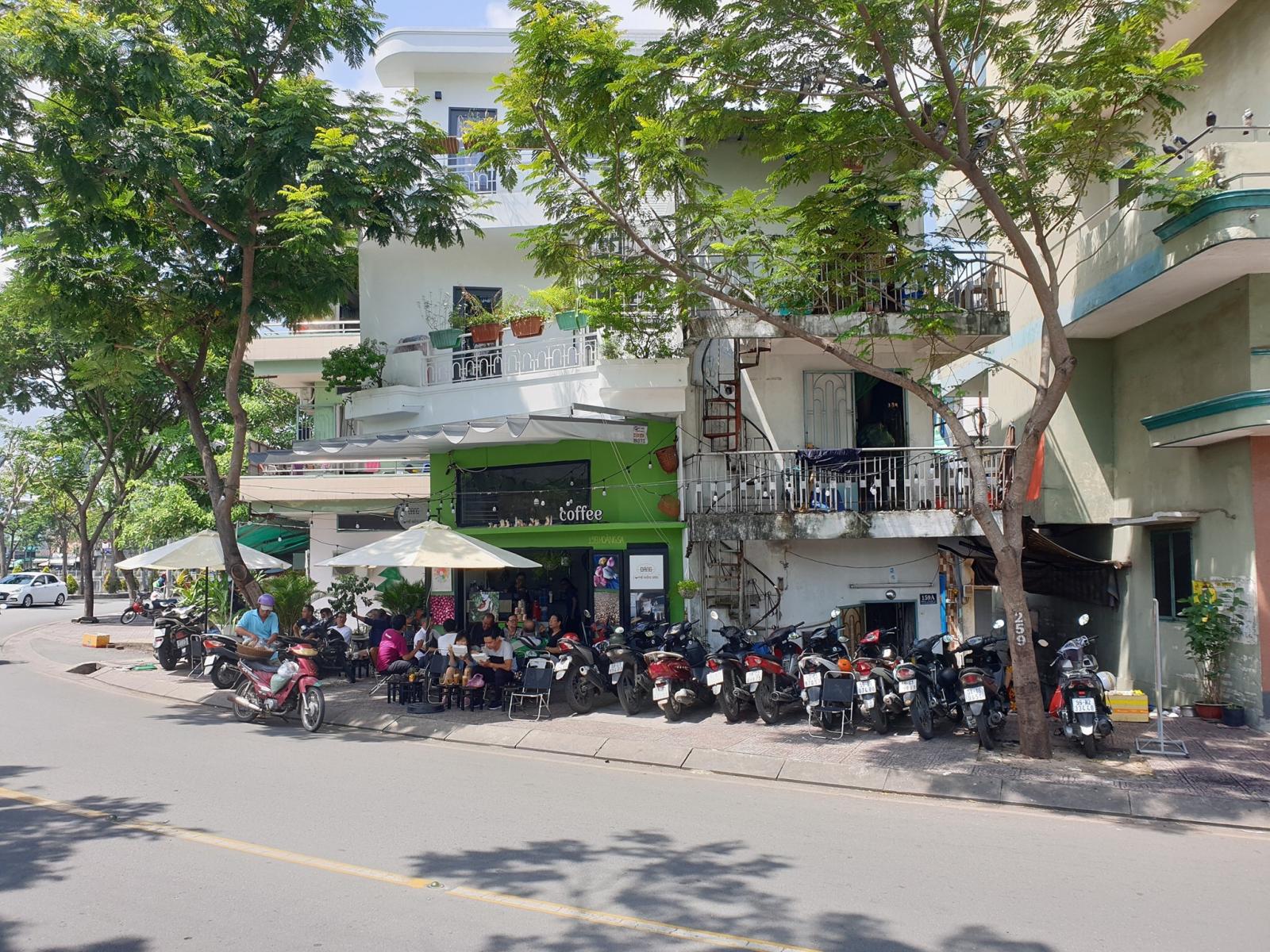 Sang nhượng quán cafe 3 mặt tiền Đường Hoàng Sa - P.Tân Định - Quận 1. 