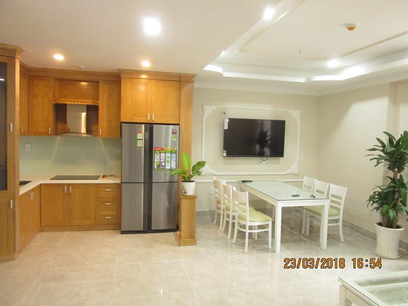 Cho thuê căn hộ chung cư tại Dự án Vinhomes Golden River Ba Son, Quận 1, Tp.HCM diện tích 68m2 giá 18 Triệu/tháng