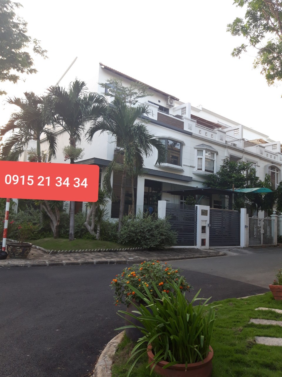 Cần bán căn biệt thự Hưng Thái 1, Phú Mỹ Hưng, quận 7 nhà đẹp vị trí tốt để cho thuê hoặc đầu tư LH: 0915213434 PHONG.