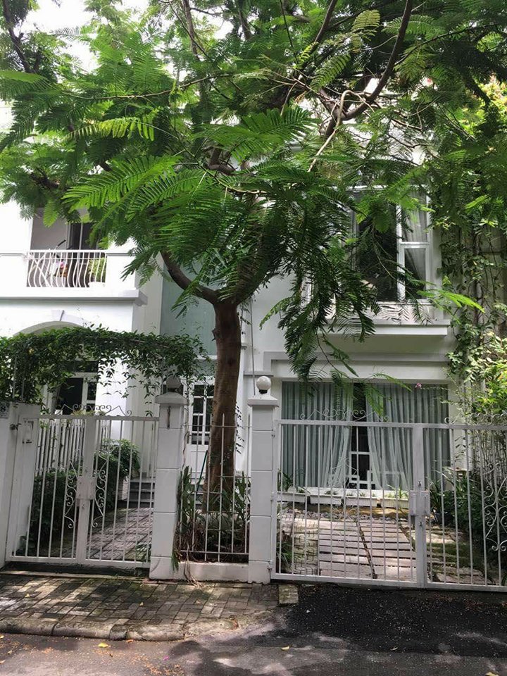 Bán biệt thự Hưng Thái, Phú Mỹ Hưng, Quận 7 DT  126m2 giá 17.8 tỷ đầy đủ nội thất Tel 0915 21 3434 PHONG.