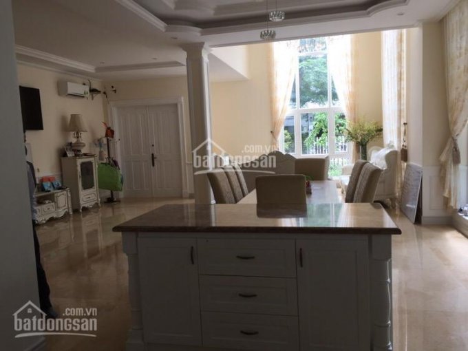 Bán biệt thự Hưng Thái, Phú Mỹ Hưng, diện tích 126m2 giá 17.6 tỷ nhà đẹp cao cấp với tất cả nội thất Call 0915213434 PHONG.