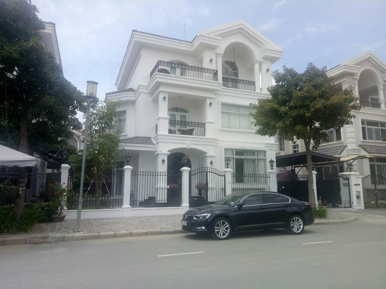 Cho thuê gấp biệt thự Hưng Thái, PMH,Q7 nhà đẹp, giá rẻ nhất.LH: 0917300798 (Ms.Hằng)