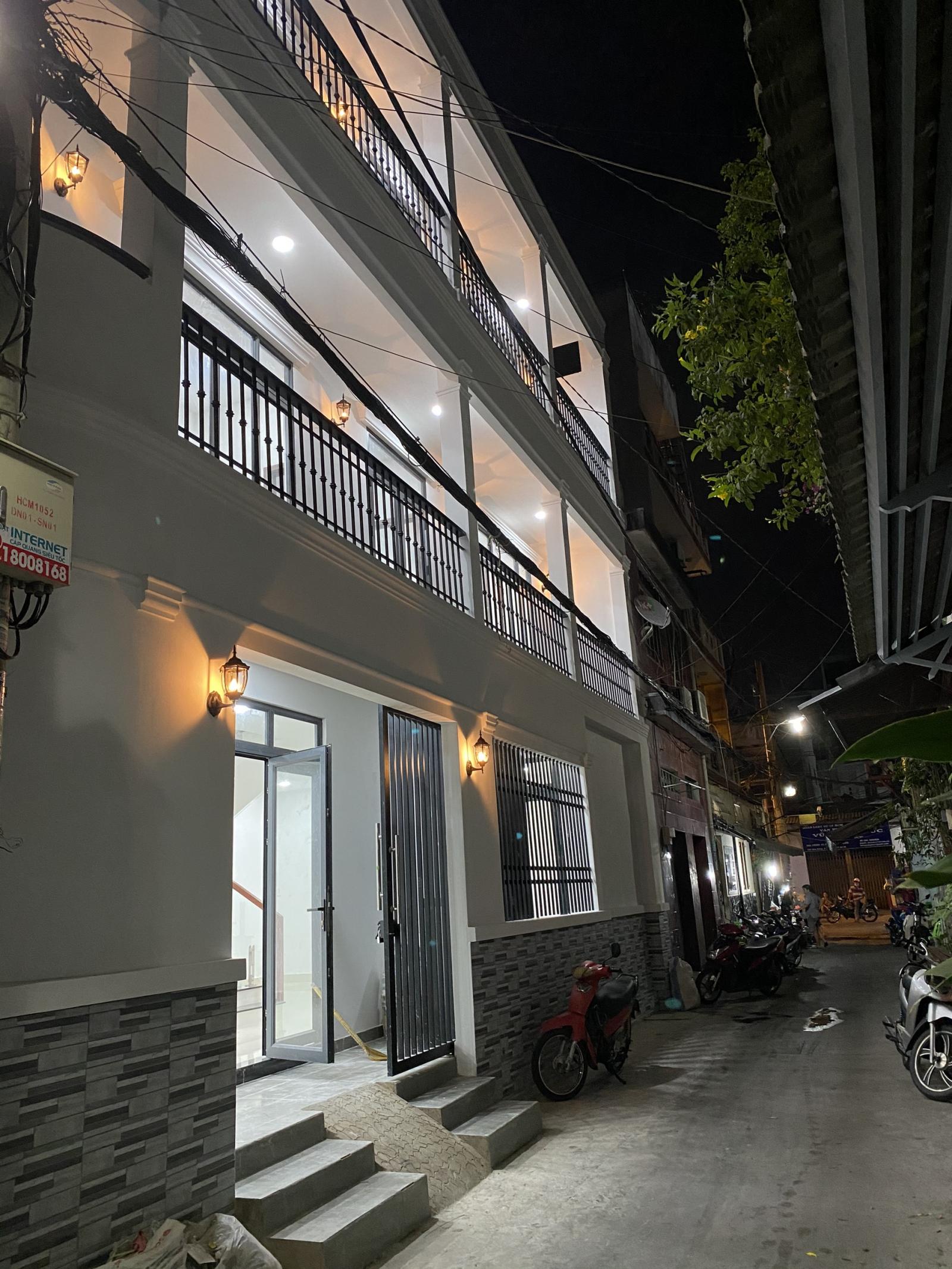 Cho thuê nguyên căn 2 mặt tiền NGUYỄN THỊ MINH KHAI, Phường Bến Thành, Quận 1 Diện tích : 5x12 1 trệt 2 lầu
