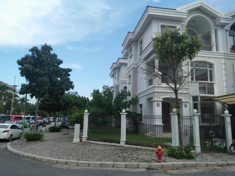 Gấp cần cho thuê  nhanh biệt thự Nam Thông 2, P. Tân Phú, Quận 7. Giá thuê: 40 triệu/tháng,giá rẻ . LH: 0906385299 ( em Hà )