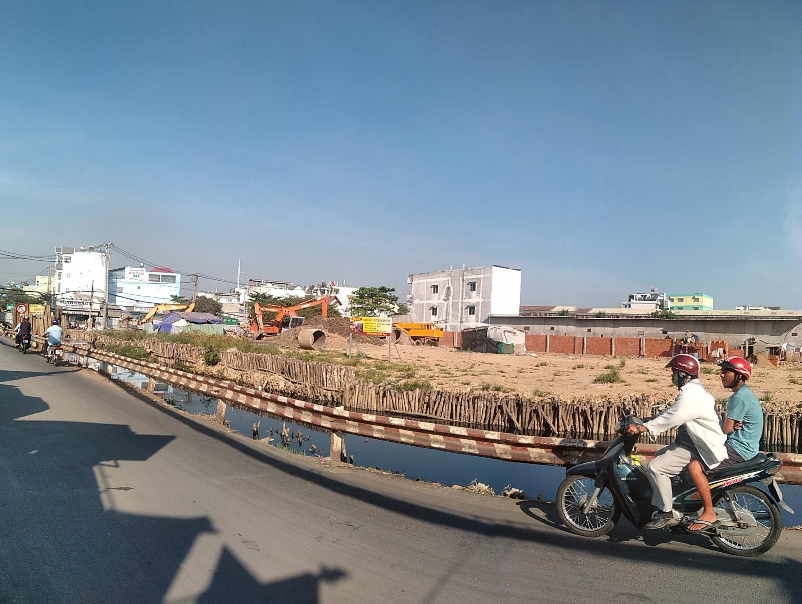 50 x 40m đất mặt tiền - Kế ngã tuư Ấp Chiến Lược - Trương Phước Phan, Bình Tân.