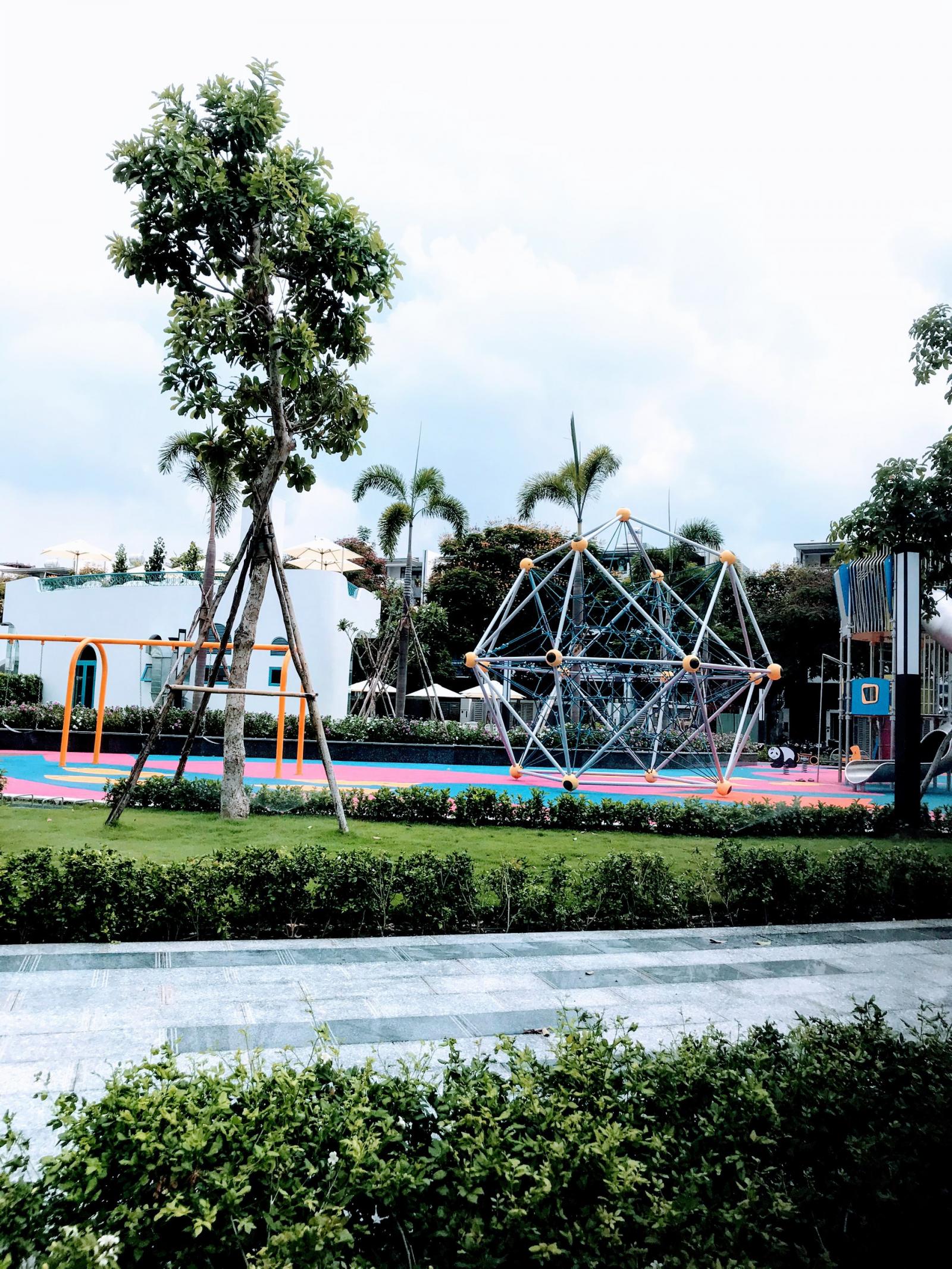 Cho thuê mặt bằng kinh doanh góc view công viên dt:32x24m trong KDC Vạn Phúc, QL13, Thủ Đức