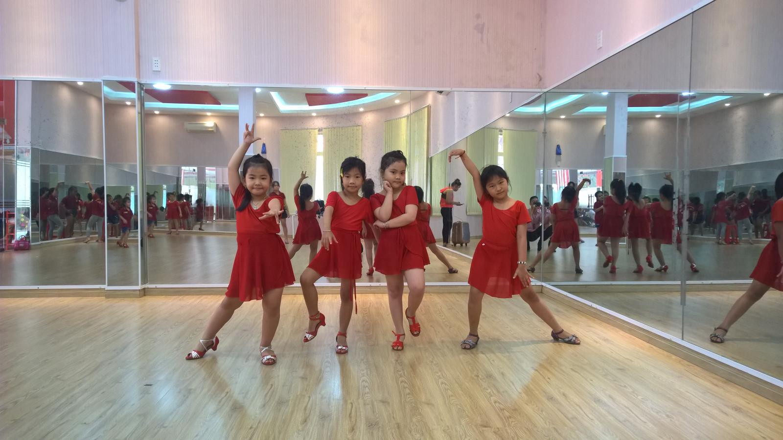 SiĐô chiêu sinh lớp Dance Sport cho bé từ 6 tuổi trở lên