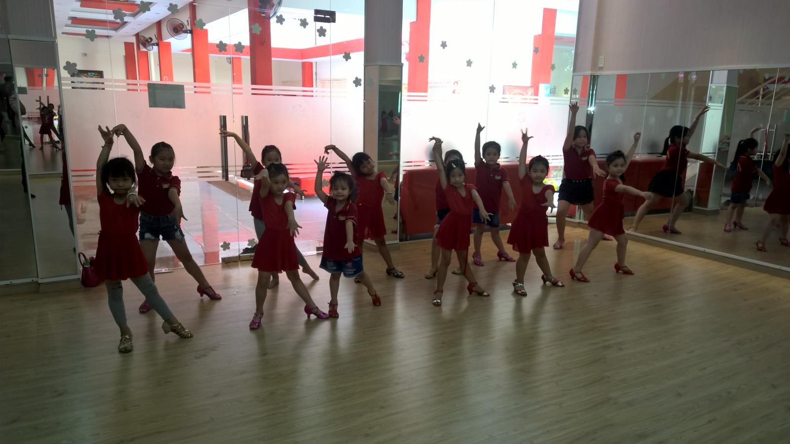 SiĐô chiêu sinh lớp Dance Sport cho bé từ 6 tuổi trở lên